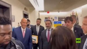 ممثلة "قسد" تستوقف وزير الخارجية السوري قرب مصعد في واشنطن