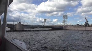 Речная прогулка на теплоходе по Неве с выходом в Финский залив, С.-Петербург.