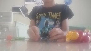 видео распаковка фигурки молнии из мультика Бен 10