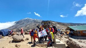 Фрагменты перехода группы Клуба 7 Вершин "Фура слева"  из лагеря Каранга в штурмовой лагерь Косово