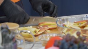 «На кухне с „Мария-Ра”»: вкусный, но простой рецепт нежной творожной шарлотки