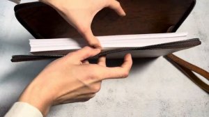Чехол - папка кожаная на замке для документов и ноутбука TNOther109