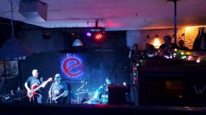 Святая Правда Трава у дома кавер Земляне