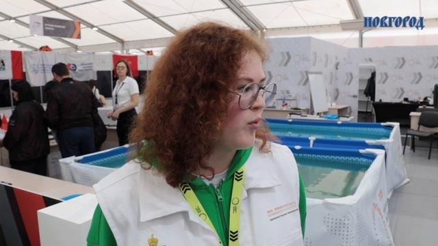 Участники ЧВТ-2025 и роботы решают задачи в воздухе на земле и под водой