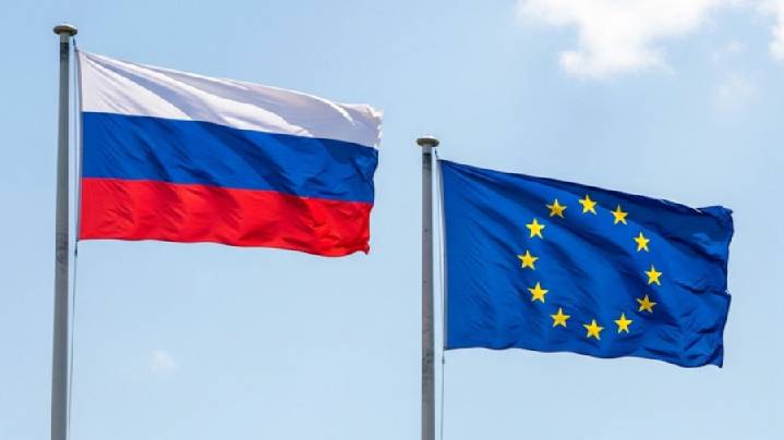 Еврокомиссия приняла новый пакет санкций против России