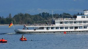 кораблик на озере