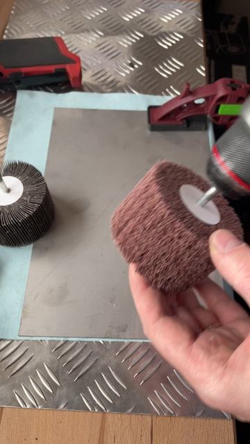 Шлифуем нержавейку шуруповертом смотреть онлайн