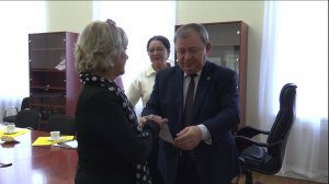 Глава Нурлатского района вручил подписку на газету «Дуслык» («Дружба», «Туслах») матерям героев СВО