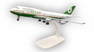 Модель самолета Boeing 747 EVA Air длина 20 см (с шасси)
