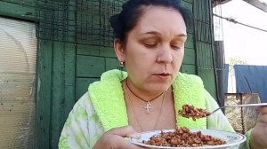 МУКБАНГ ИСТОРИЯ КАК Я УПАЛА В ЯМУ 🤣