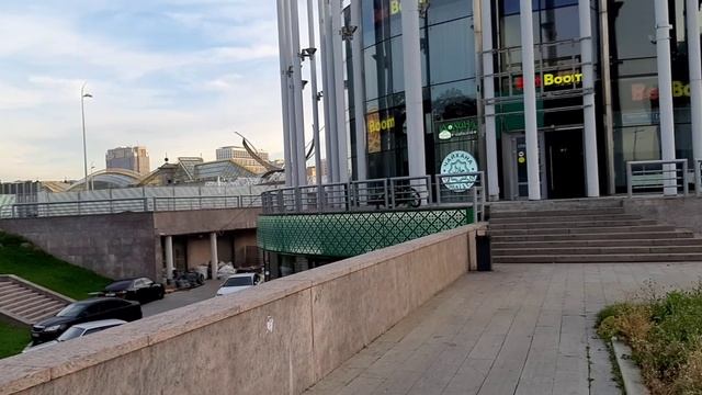От станции метро Киевская до реки Москва, причал Киевский. 13.09.25 день города