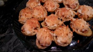 Зызин Денис - фаршированный картофель под соусом бешамель