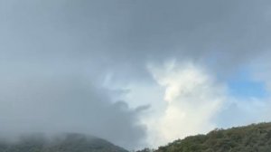 Красиво плывут облака