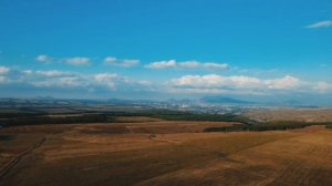 В моменте…Поле, горы и красота…