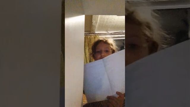 я Прибираюсь в своём школьном шкафу