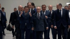 Появились кадры посещения Владимиром Путиным оборонного завода в Перми