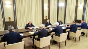 Владимир Путин с руководителями фракций политических партий в Государственной Думе 18 сентября 2025