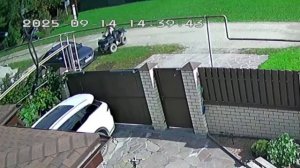 В Монетном ребенок на квадроцикле врезался в припаркованную машину.