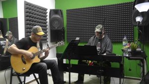 Don't Dream It's Over (Crowded House) / T&C