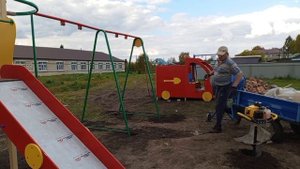 Устанавливаем детский городок