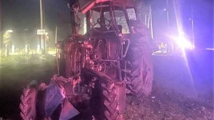 Обстоятельства столкновения трактора с поездом устанавливают автоинспекторы в Становлянском районе