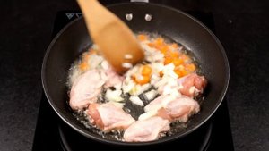 куриные_крылышки_с_овощами_и_лапшой_1_1