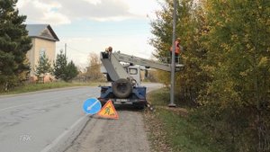 На автодороге Колпашево – Тогур монтируют новую линию освещения.
