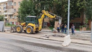 Экскаватор-погрузчик New Holland B115B #Parts70. Благоустройство на ул. Доброслободская.