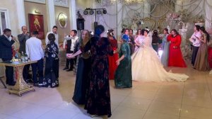 Ресторан Виват , прямо сейчас проходит свадьба Пети и Лиды ...