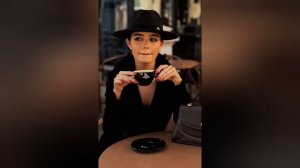 песня Ирина Завадской - Никто не знает какой ценой я     улыбаюсь.Видеомонтаж Елена Мельникова.