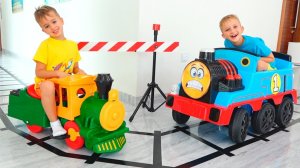 Влад и Ники играют с игрушечными поездами и другие истории с Малышом Крисом! Видео от Влада и Ники!