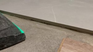 Наступать на плитку крупноформатную через 2 часа