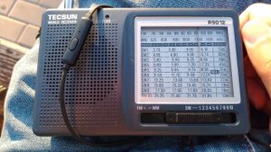 Tecsun R9012. Поиск радиостанций на коротких волнах в Астане 19 сентября 2025 года.