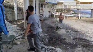 Алушта - подсыпаем пляж