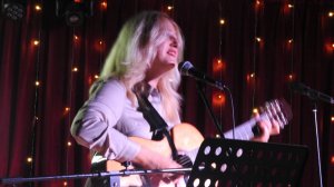 По траве-мураве.