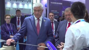 Министр внутренних дел РФ посетил выставку полицейского вооружения в китайском городе Ляньюньган.