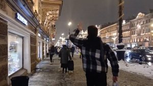 ТАНЦОР САША ТАНЦУЕТ НА НЕВСКОМ ПРОСПЕКТЕ