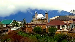 Странное сооружение типа антенны.