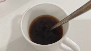 Готовлю трендовый кофе на банановом молоке, но горячий