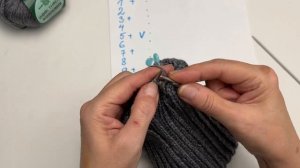 Вязанная детская манишка (спицами) ~ 3-5 лет