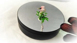 Авторская брошь-игла "Клюква во мхах"