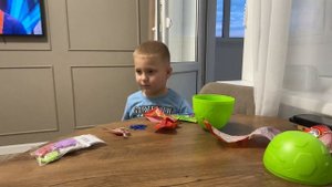 Распаковка динозавра из К&Б. Игрушка из магазина