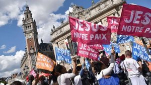 2025\2. МОЛОДЁЖЬ ФРАНЦИИ ПРИНИМАЮТ ХРИСТИАНСТВО: РОСТ РЕКОРДНЫЙ. А мы?! Прогноз А.РОЖИНЦЕВА