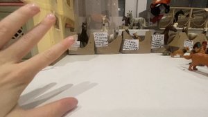 Смотрим фотки живых лошадей потом повторяем с фигурками 🐴🐴🐎🐎
