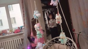 Бабушка дарит игрушки