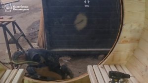 монтаж окна линза в баню бочку