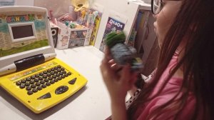 Брат любит игрушку и бабушку
