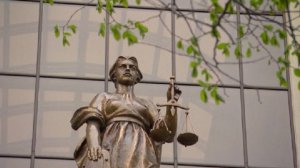 Москвич через суд вернул свою фамилию и получил наследство