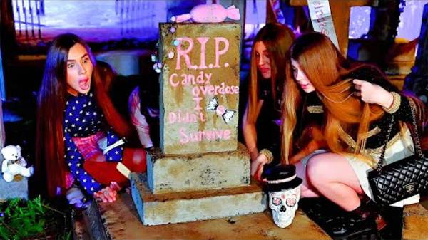 МЫ НАШЛИ ТАЙНИК НА КЛАДБИЩЕ! ЧЕЙ ОН? смотреть онлайн