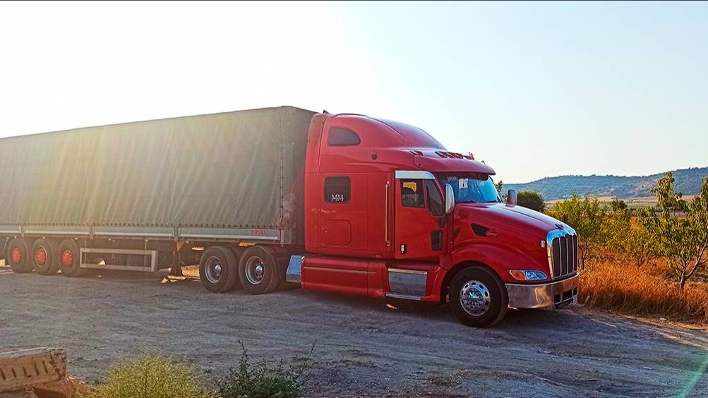 На Петербилт 387 везу плитку в Крым